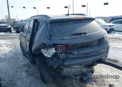2019 Jeep Compass Trailhawk 4X4 z USA, uszkodzony, nr VIN 3C4NJDDBXKT668612